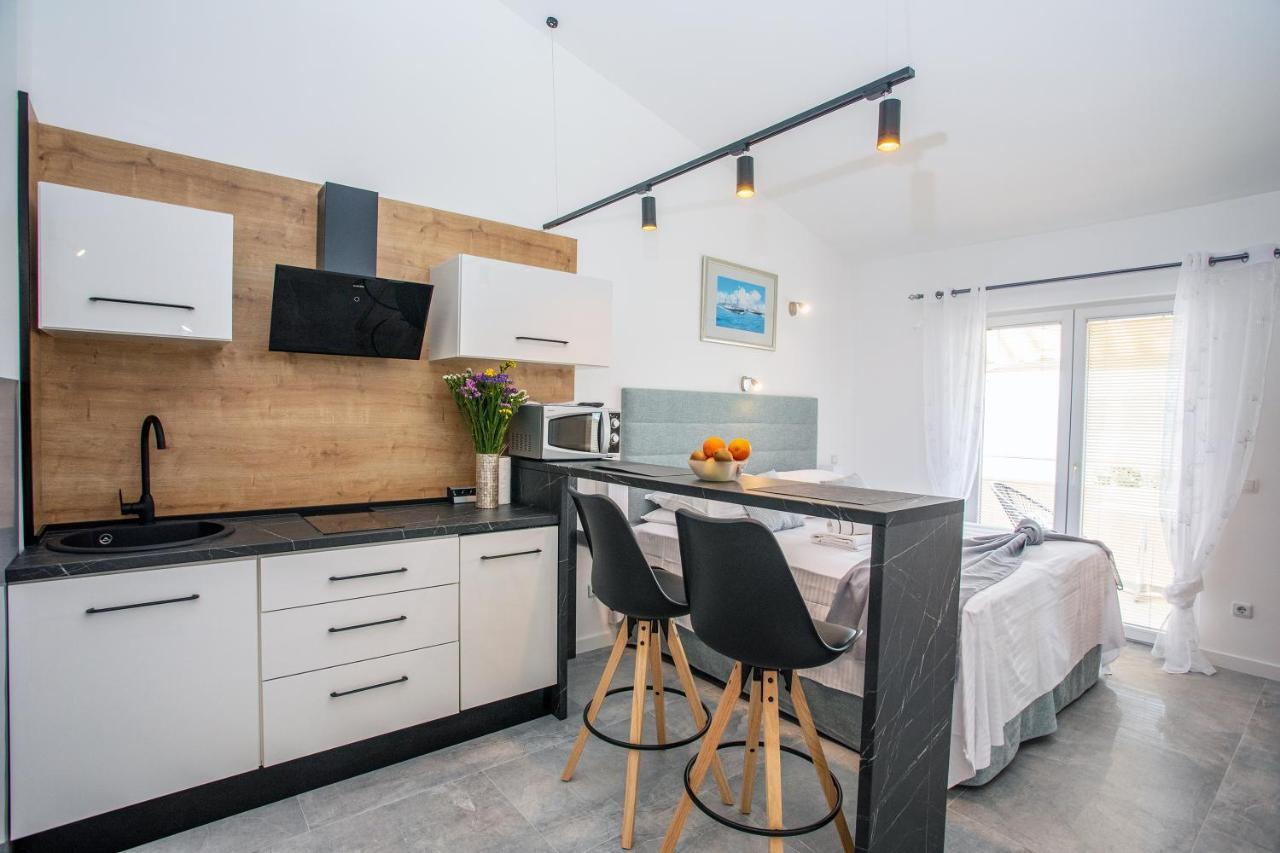 Apartments Nedo Dalmatia Оміш Екстер'єр фото
