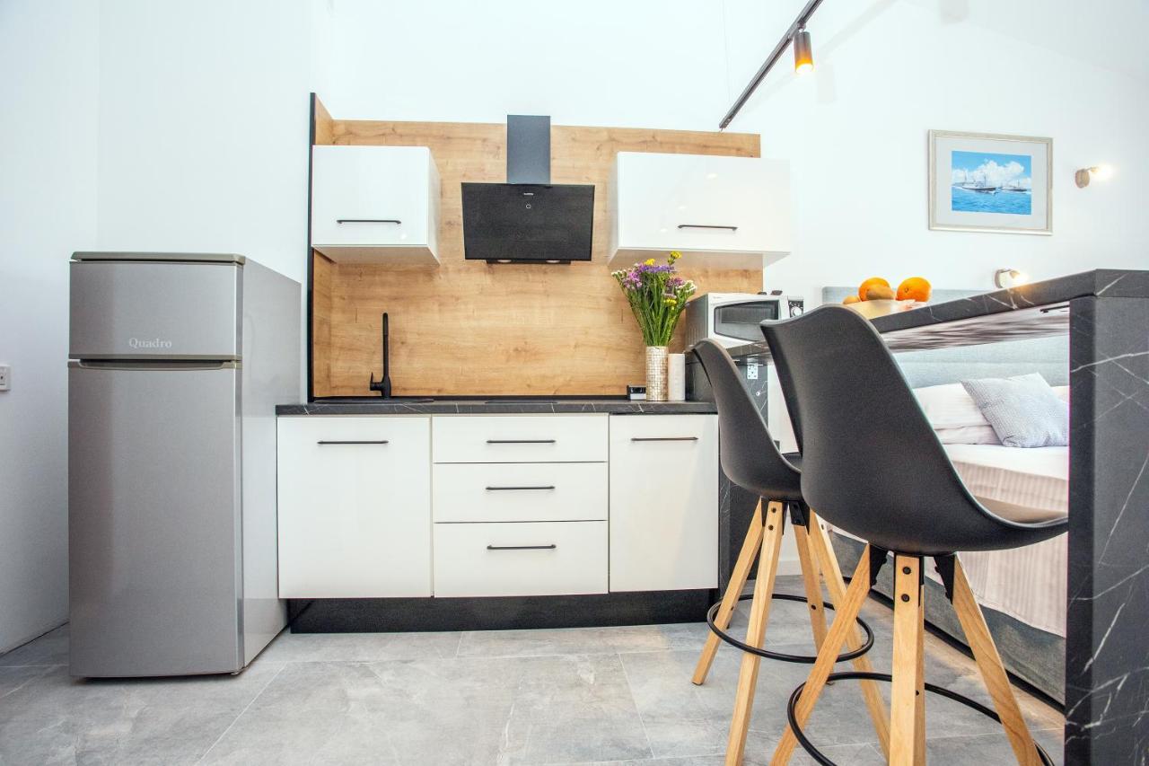 Apartments Nedo Dalmatia Оміш Екстер'єр фото