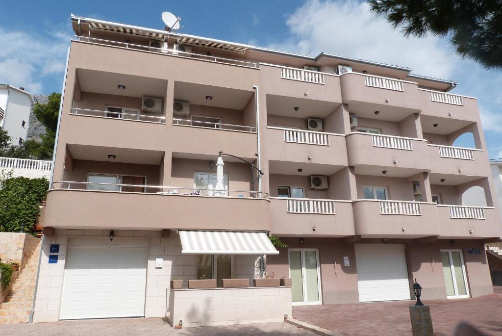 Apartments Nedo Dalmatia Оміш Екстер'єр фото